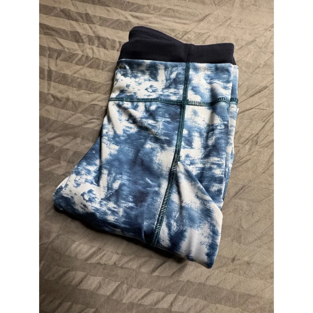 Lululemon Tight Stuff‎ Tight II Blue White Marble Scalloped Leggings Size 6